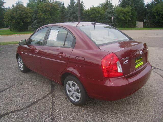 Hyundai Accent 2009 photo 2