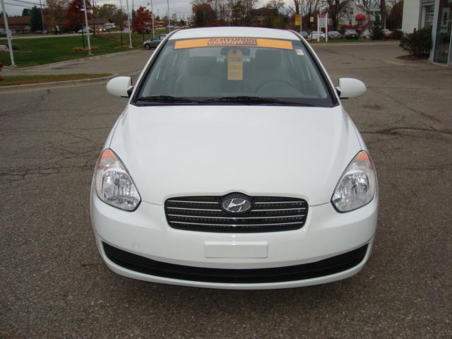 Hyundai Accent 2009 photo 2