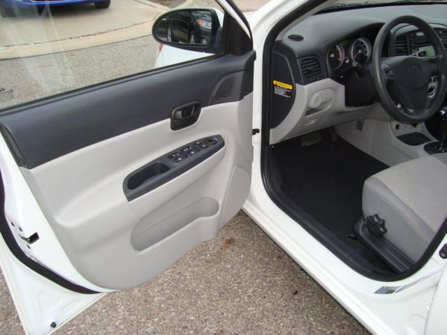 Hyundai Accent 2009 photo 5