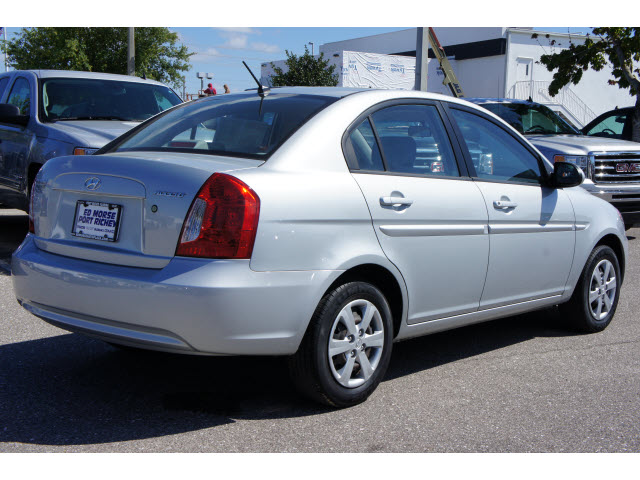 Hyundai Accent 2009 photo 1