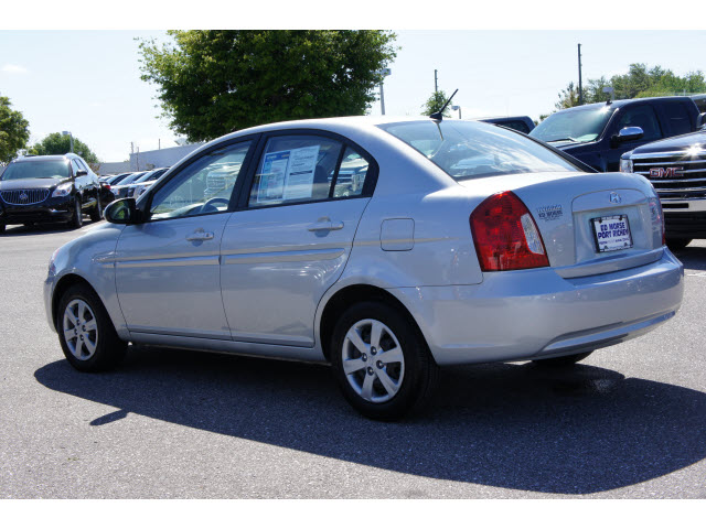 Hyundai Accent 2009 photo 2