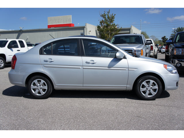 Hyundai Accent 2009 photo 3