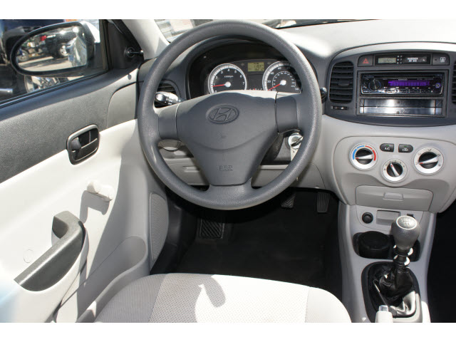 Hyundai Accent 2009 photo 5