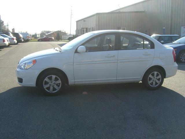 Hyundai Accent 2009 photo 2