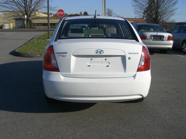 Hyundai Accent 2009 photo 3