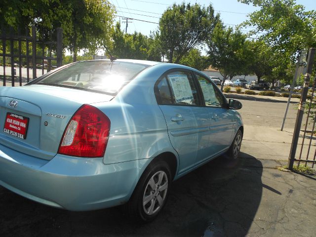 Hyundai Accent 2009 photo 8