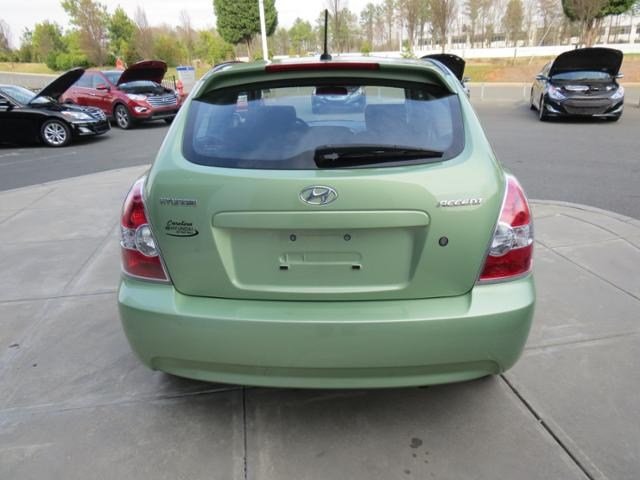 Hyundai Accent 2009 photo 4