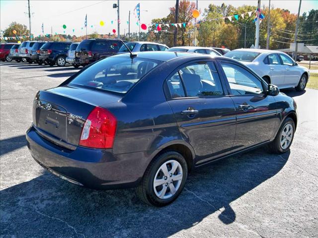 Hyundai Accent 2010 photo 2