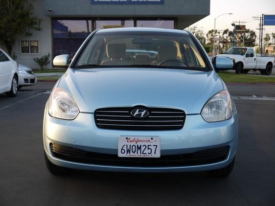 Hyundai Accent 2010 photo 2