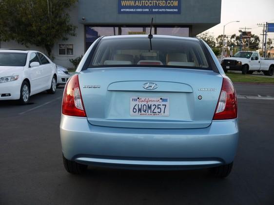 Hyundai Accent 2010 photo 3