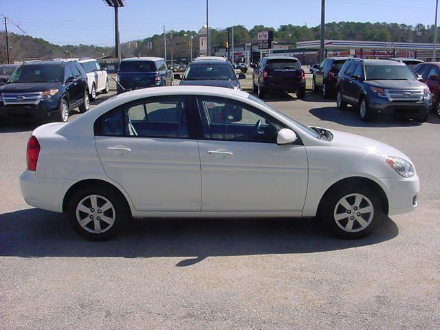 Hyundai Accent 2010 photo 2