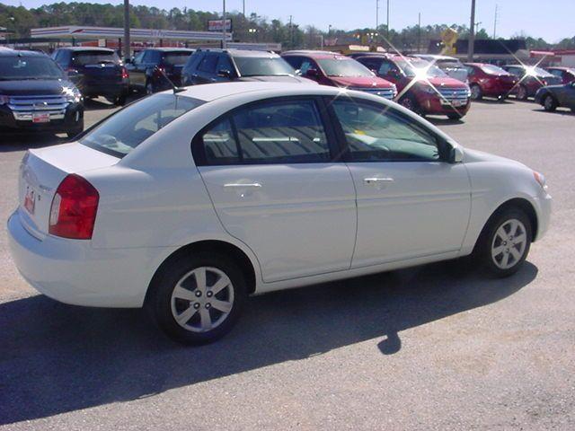 Hyundai Accent 2010 photo 3