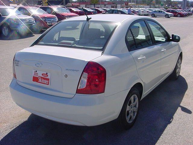 Hyundai Accent 2010 photo 4