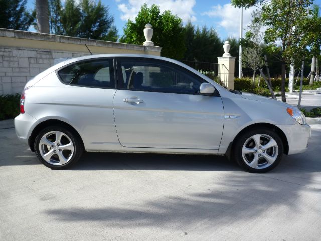 Hyundai Accent 2010 photo 1