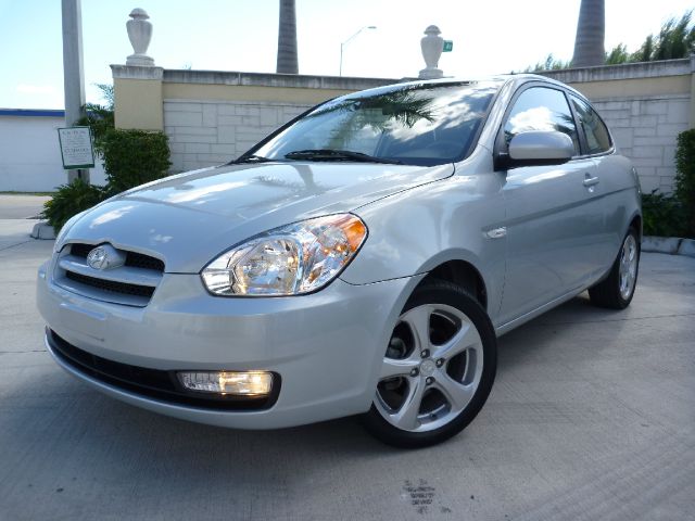 Hyundai Accent 2010 photo 2