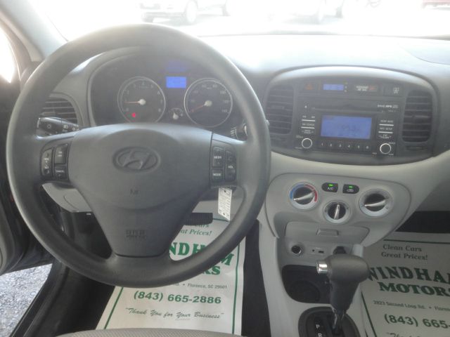 Hyundai Accent 2010 photo 4