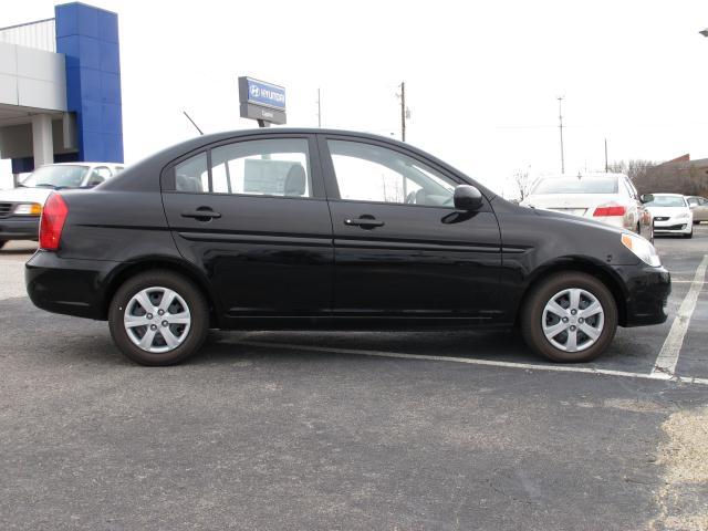 Hyundai Accent 2010 photo 1