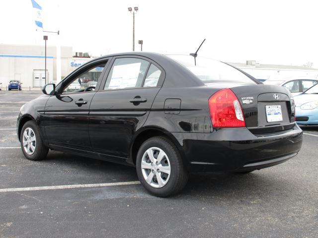 Hyundai Accent 2010 photo 2