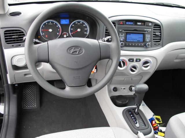 Hyundai Accent 2010 photo 3