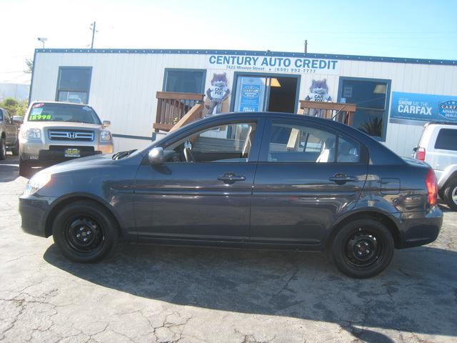 Hyundai Accent 2010 photo 1