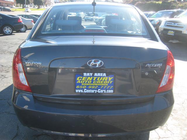 Hyundai Accent 2010 photo 2