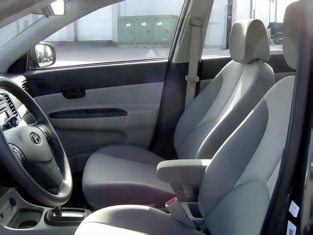 Hyundai Accent 2010 photo 2