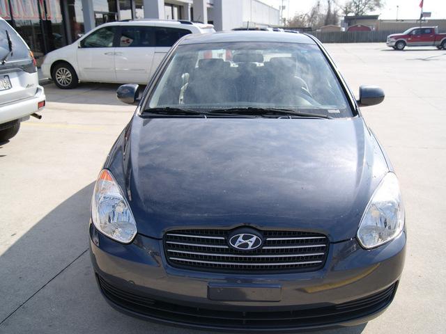 Hyundai Accent 2010 photo 1