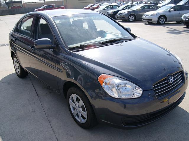 Hyundai Accent 2010 photo 2