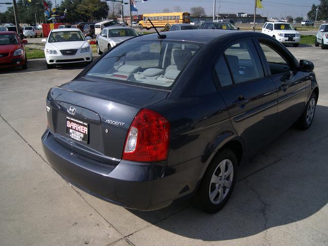 Hyundai Accent 2010 photo 4