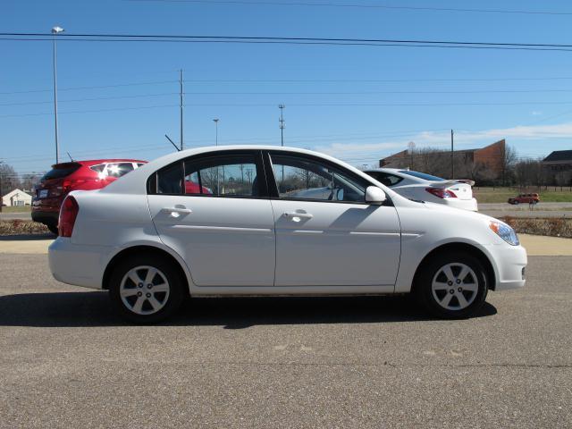 Hyundai Accent 2010 photo 1