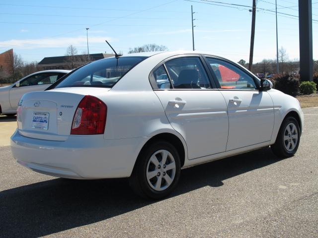 Hyundai Accent 2010 photo 2