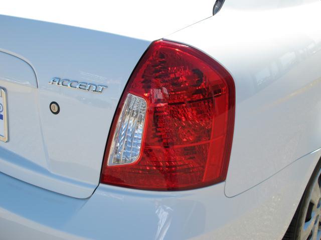 Hyundai Accent 2010 photo 3