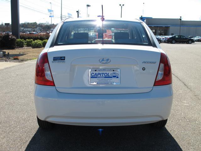 Hyundai Accent 2010 photo 4