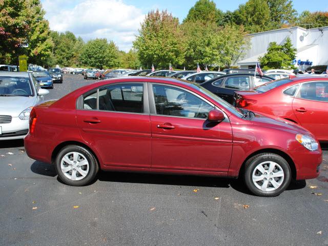 Hyundai Accent 2010 photo 1