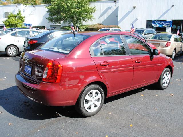 Hyundai Accent 2010 photo 2