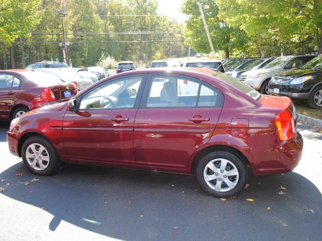 Hyundai Accent 2010 photo 4