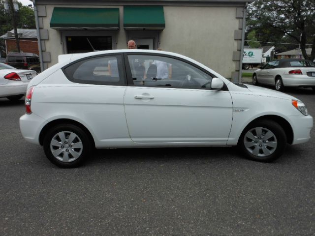 Hyundai Accent 2010 photo 1