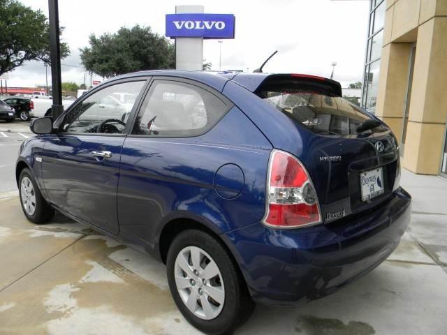 Hyundai Accent 2010 photo 2