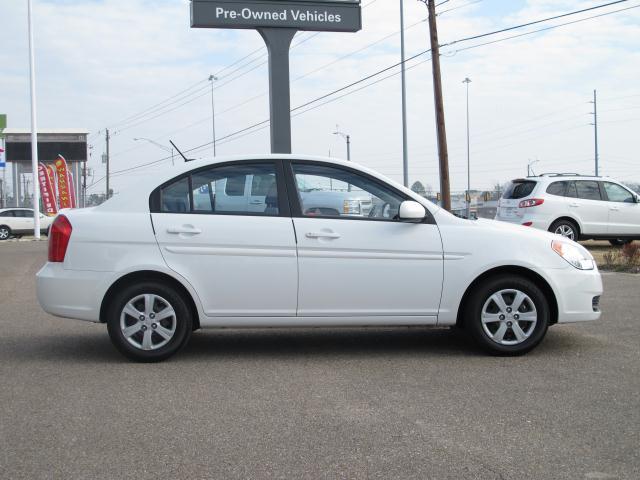 Hyundai Accent 2010 photo 1