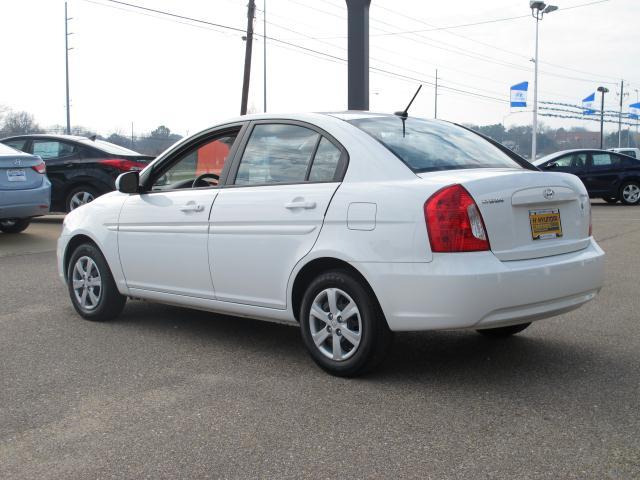 Hyundai Accent 2010 photo 5