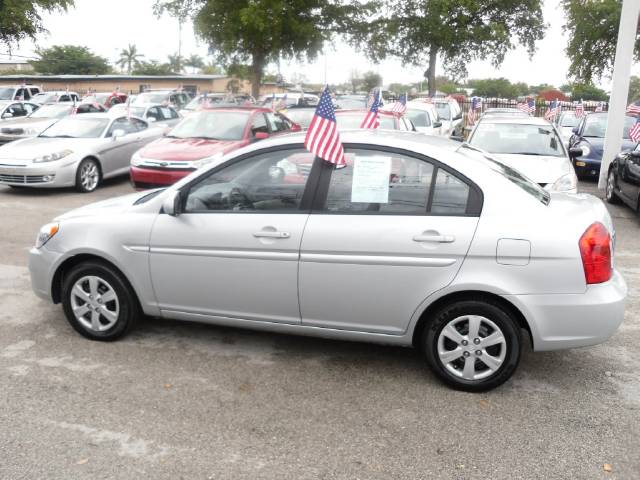 Hyundai Accent 2010 photo 1