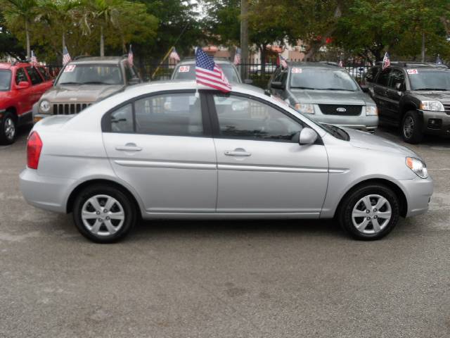 Hyundai Accent 2010 photo 4