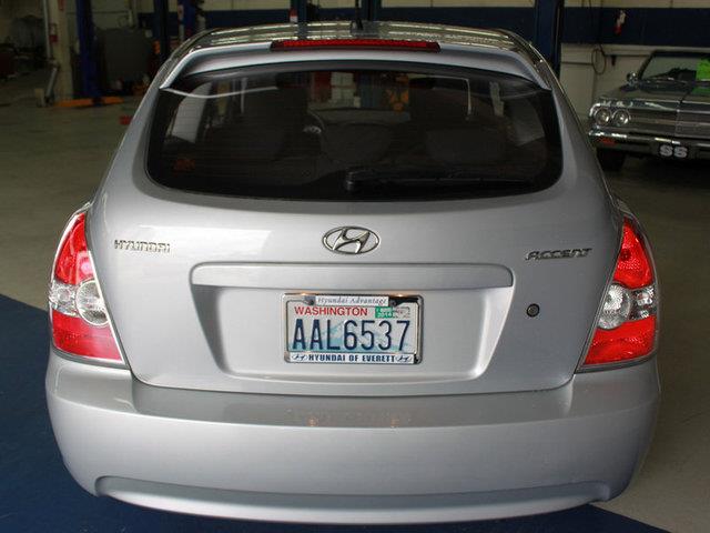 Hyundai Accent 2010 photo 3