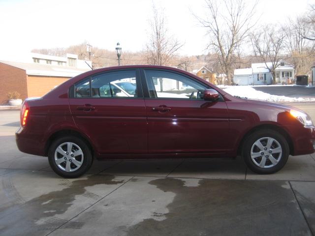 Hyundai Accent 2010 photo 2