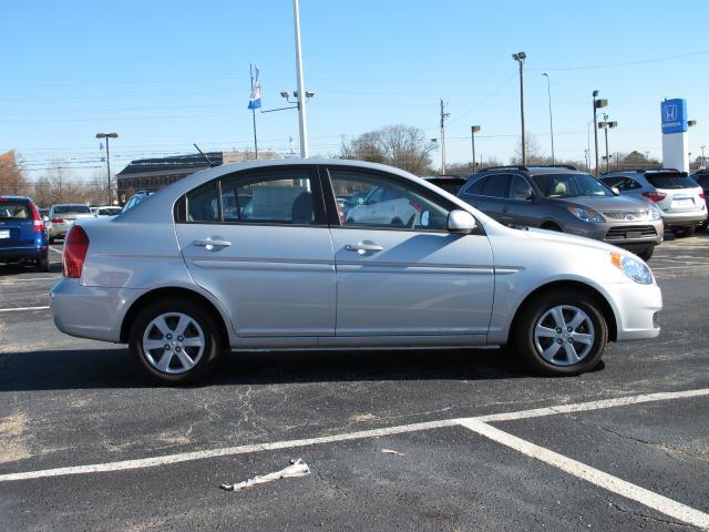 Hyundai Accent 2010 photo 1