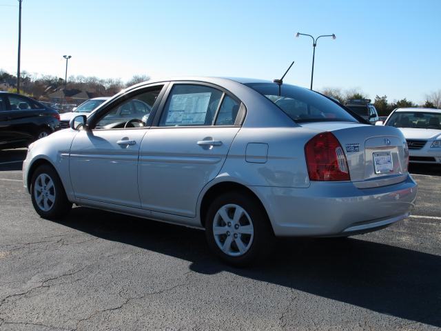 Hyundai Accent 2010 photo 2