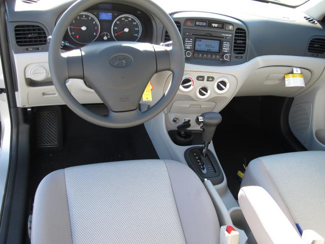 Hyundai Accent 2010 photo 3