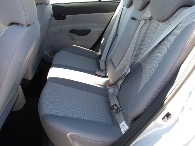 Hyundai Accent 2010 photo 4