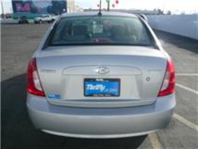 Hyundai Accent 2010 photo 2