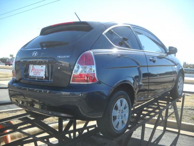 Hyundai Accent 2010 photo 2